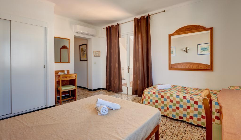 Hostal Talamanca Cala d'Or  Exterior photo